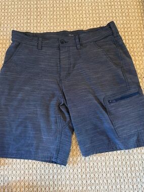 Men's HUK XL Blue Heathered Fishing Cargo Shorts with Zip Pocket